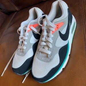 Nike womens air max.